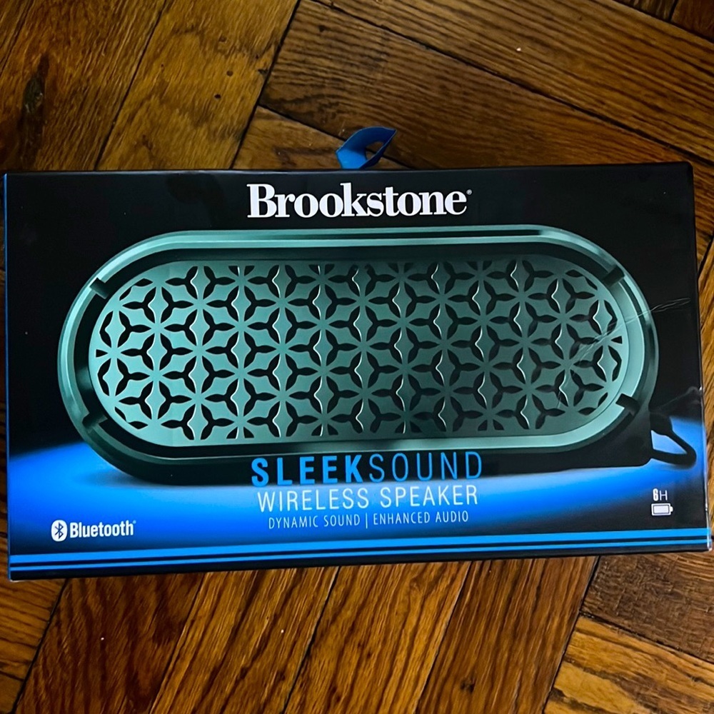 NIB Brookstone sleeksound wireless speaker